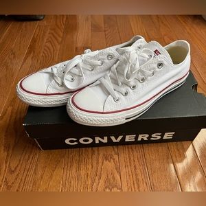 White converse. Unisex, size 8 women’s or size 6 men’s. Lightly used.